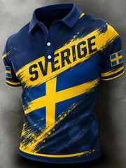 Herrpolotröja med fanart-print och hejarramsor från en svensk fotbollsmatch