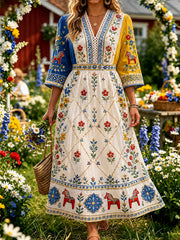 Damklänning i vintagestil med svensk dalahäst, broderad blomsterkonst och avslappnad passform