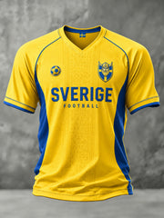 T-shirt med fotbollsmotiv, V-ringning och raglanärmar för män